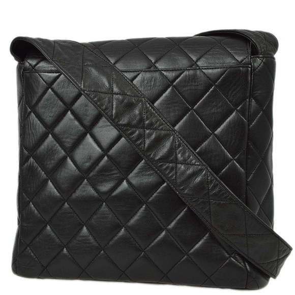 CHANEL Black Lambskin Shoulder Bag 56377 - Picture 2 of 11